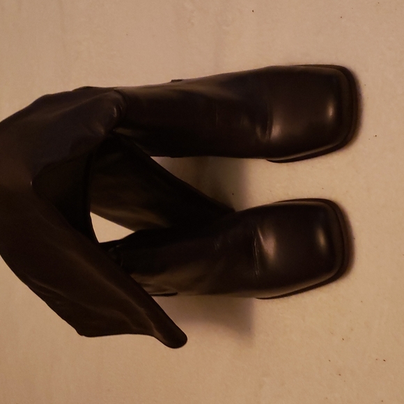 Prada - Picture 2 of 7